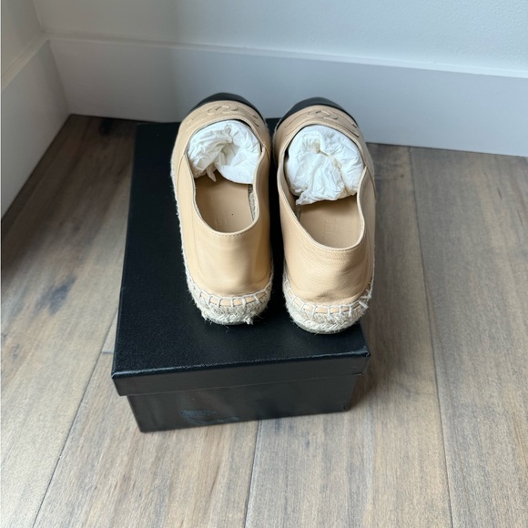 Chanel Lambskin CC Espadrilles Size 39 - Picture 6 of 11